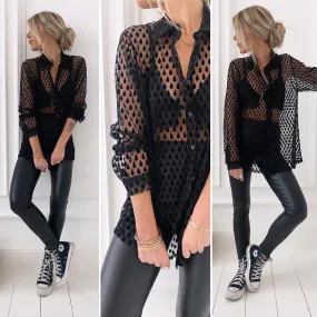 Chemisier en tulle noir au motif velours