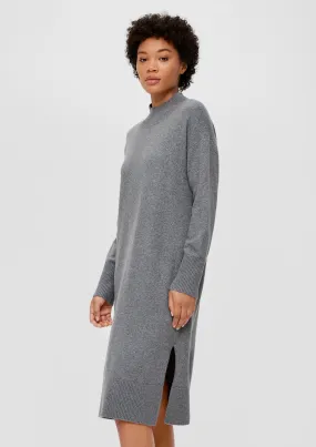 Robe en maille avec fente au col